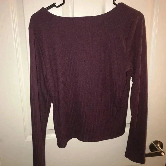🌟Burgundy top 🌟 - Picture 3 of 3